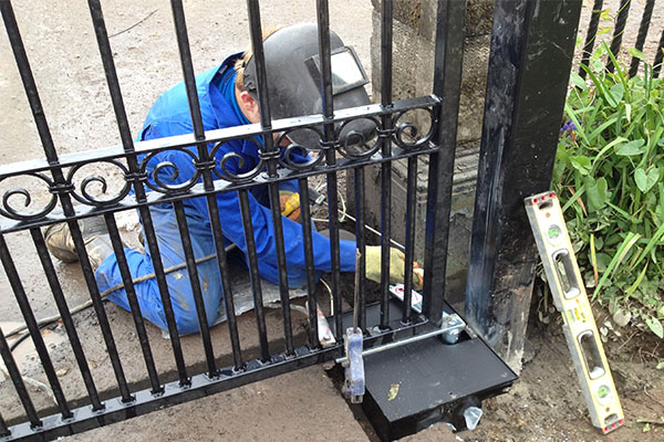 lắp đặt mô tơ cổng âm sàn - motorcongtudong.com.vn